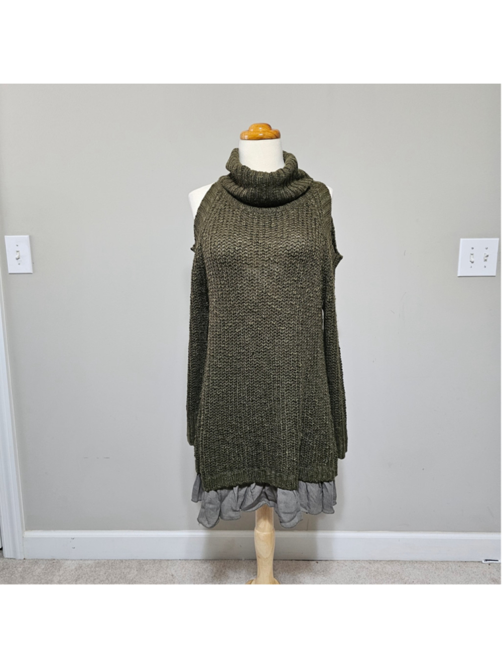 Easel Olive Green Cold Shoulder Sweater Dress M/L Turtleneck Ruffle Hem Chunky K